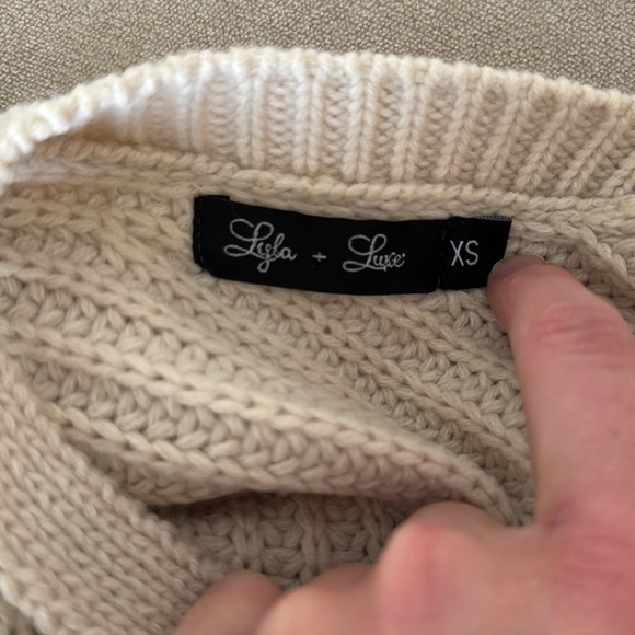 Lyla+luxe XS long sleeve vneck sweater with v back detail. - Picture 3 of 3